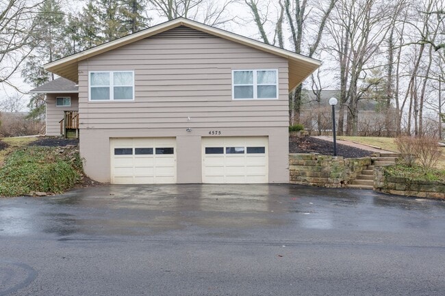 4575 Olentangy River Rd in Columbus, OH - Building Photo - Building Photo