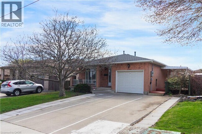 216 Ravenbury Dr in Hamilton, ON - Building Photo - Building Photo