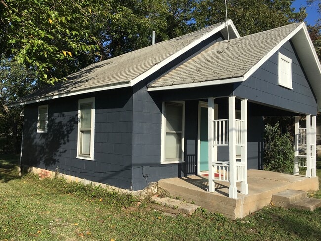 417 N Linwood Ave in Cushing, OK - Foto de edificio - Building Photo