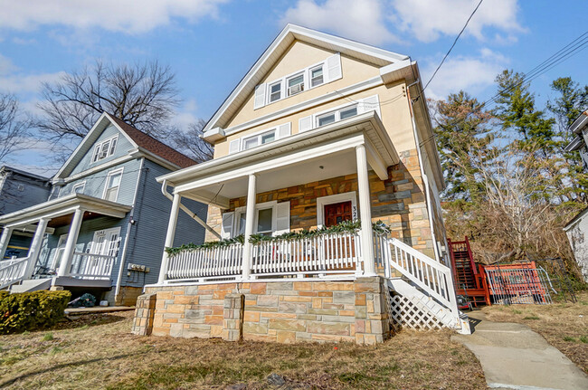 3246 Linwood Ave in Cincinnati, OH - Foto de edificio - Building Photo