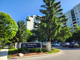 Pineridge Place in London, ON - Building Photo