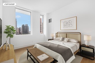 519-19 Borden Ave in Queens, NY - Building Photo - Building Photo