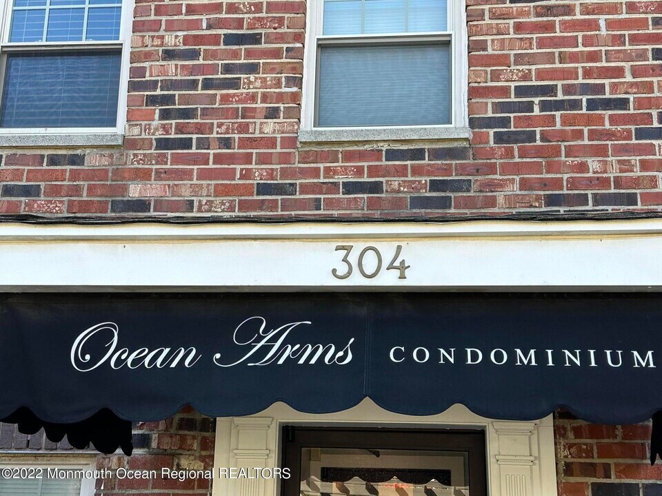 304 4th Ave in Asbury Park, NJ - Building Photo