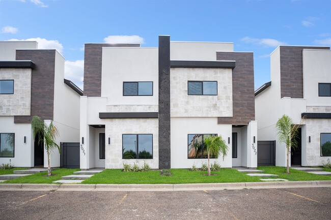property at 8218 Casa Verde Rd