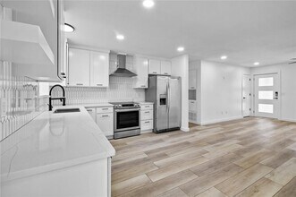 2205 Douglas St in Bentonville, AR - Building Photo - Building Photo