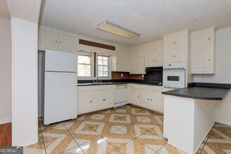 2213 Davis Rd SW in Stone Mountain, GA - Building Photo - Building Photo