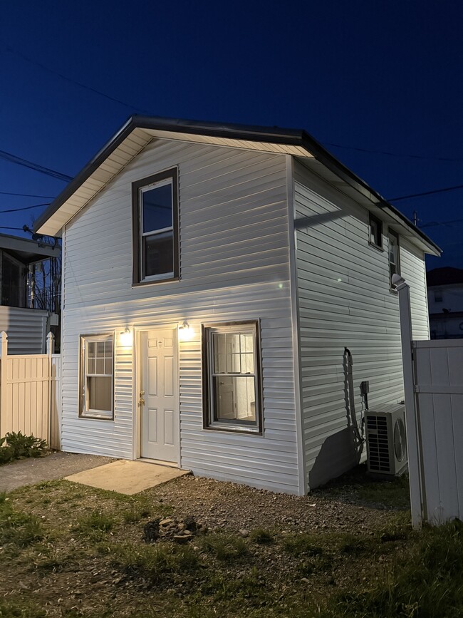 property at 1809 Jefferson St