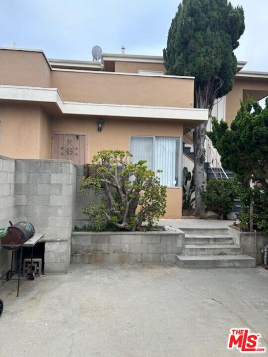 616 Aerick St in Inglewood, CA - Building Photo