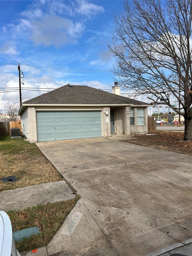 property at 1618 Cottonwood Ct