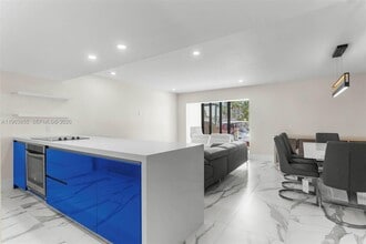 3973 NE 167th St in North Miami Beach, FL - Building Photo - Building Photo