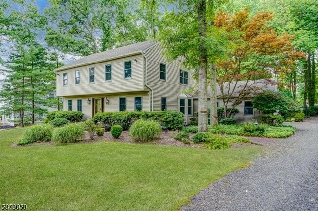 833 Carnoustie Dr in Bridgewater, NJ - Foto de edificio - Building Photo