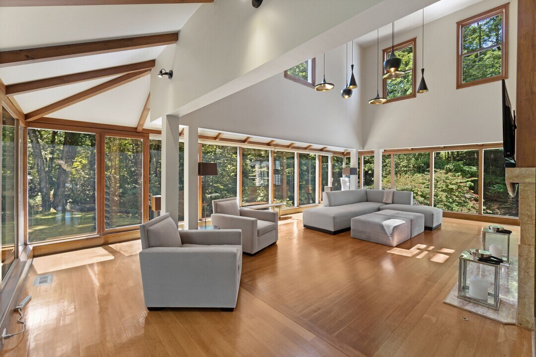 386 Taconic Rd in Greenwich, CT - Building Photo
