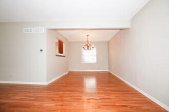 1329 Stonegate Rd in Naperville, IL - Building Photo - Building Photo