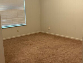 692 Oakwood Way in Livingston, CA - Building Photo - Building Photo