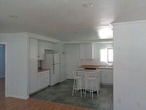 1131 Knollwood Dr in Thousand Oaks, CA - Building Photo - Building Photo