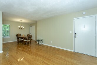 2200 Montreat Cir in Vestavia Hills, AL - Building Photo - Building Photo