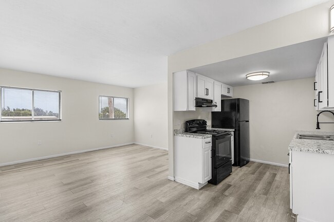 The Meridian at 2825 in Ft. Myers, FL - Building Photo - Building Photo