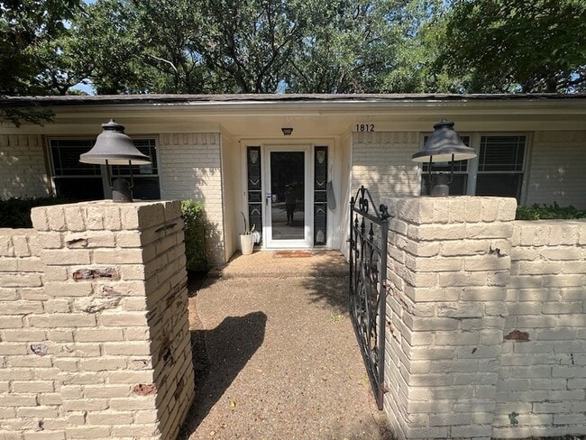 1812 Elmhurst Dr in Arlington, TX - Building Photo - Building Photo