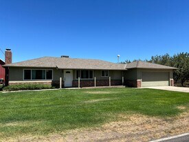 24463 Clough Rd in Escalon, CA - Building Photo