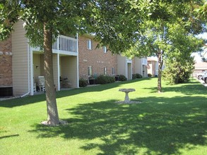 Regency Place Apartments in Sioux Falls, SD - Foto de edificio - Building Photo