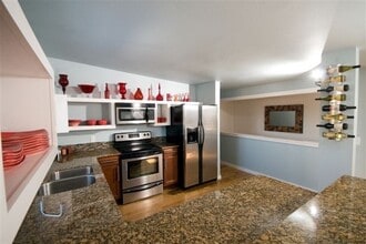 8050 Rockwood Ln in Rogers, AR - Foto de edificio - Building Photo