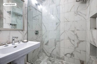 65 E 92nd St in New York, NY - Building Photo - Building Photo