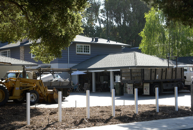 Pine Court Condominiums in Menlo Park, CA - Building Photo - Building Photo