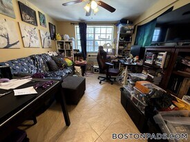 1 Colonial Dr in Arlington, MA - Building Photo