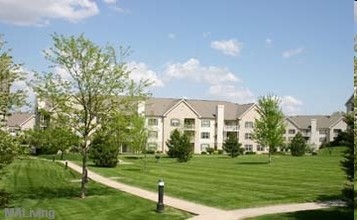 Deer Creek Apartments in Middleton, WI - Foto de edificio - Building Photo