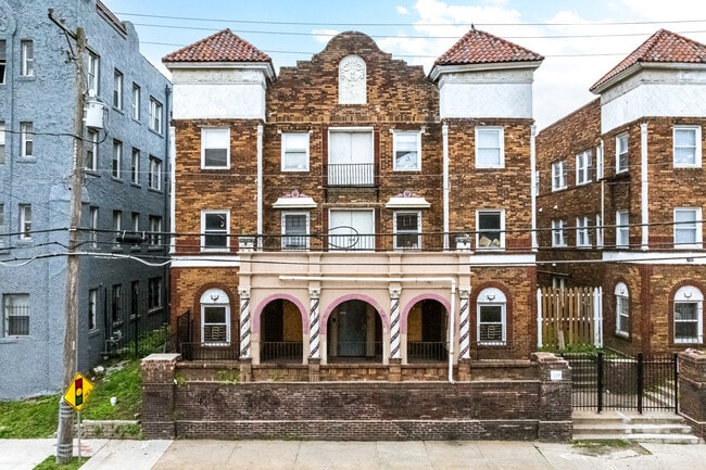 The Flats on 39th