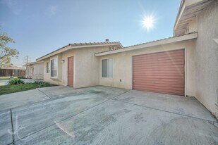 1219 Reddick Ln in Bakersfield, CA - Building Photo