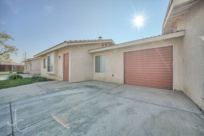 1309 Reddick Ln-Unit -3 in Bakersfield, CA - Building Photo - Building Photo