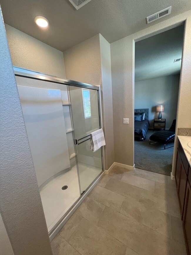 4789 Black Falcon Way in Sun Valley, NV - Foto de edificio - Building Photo