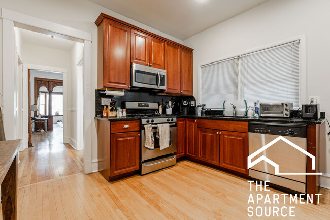 3010 N Greenview Ave, Unit 2