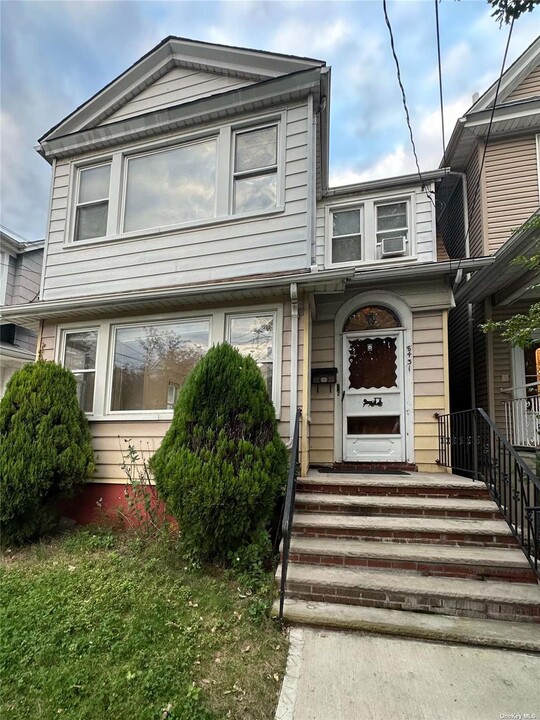 84-31 122nd St in Queens, NY - Building Photo