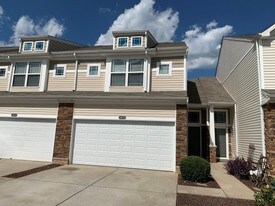 1073 Somerset Springs Dr in Spring Hill, TN - Building Photo