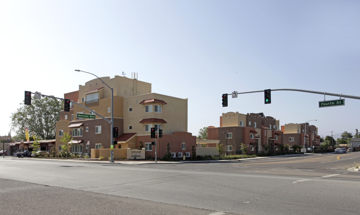 Gateway Palms in Hollister, CA - Building Photo