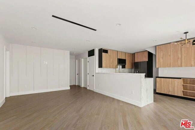 property at 1450 S Crescent Heights Blvd