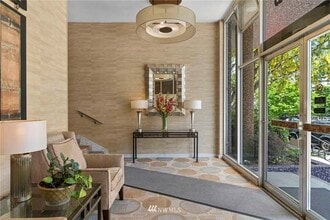 1221 Minor Ave, Unit Sutton 602 in Seattle, WA - Foto de edificio - Building Photo