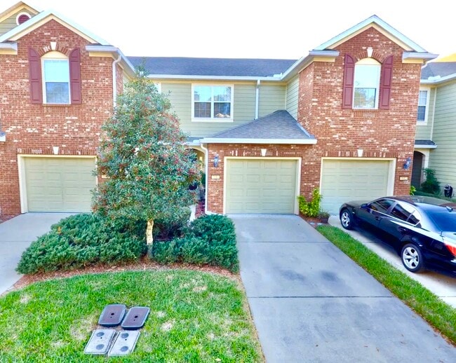 property at 7014 Roundleaf Dr