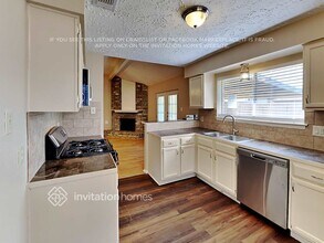 410 Buoy Rd in Webster, TX - Foto de edificio - Building Photo