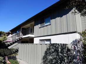 Bedford Apartments in Newport Beach, CA - Building Photo - Building Photo