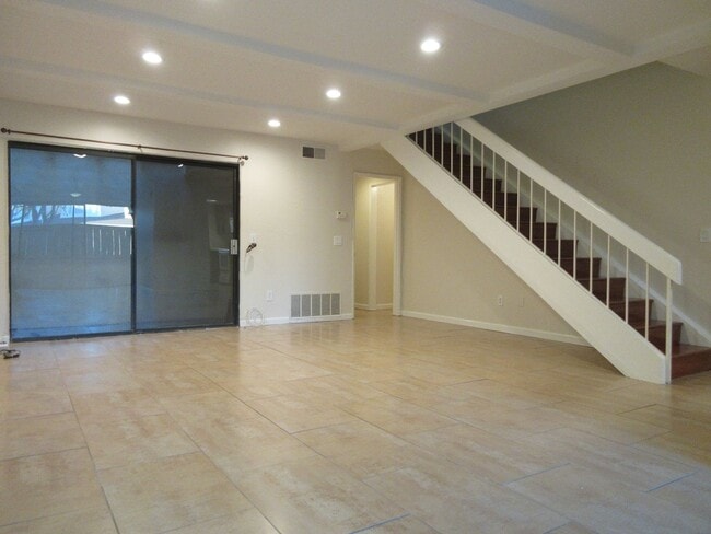 615 Brookview Way in Costa Mesa, CA - Building Photo - Building Photo