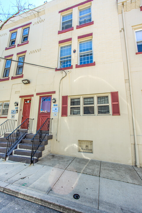 4062 Irving St in Philadelphia, PA - Building Photo