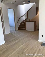 160 Broadway, Unit 3 in Somerville, MA - Foto de edificio - Building Photo