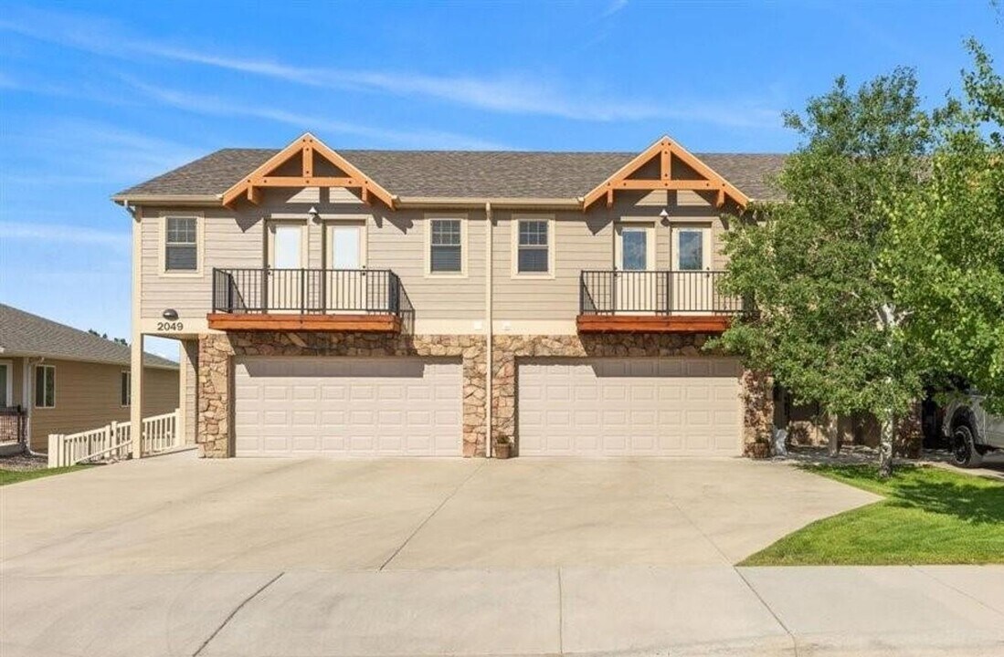 2047 Lake Hills Dr in Billings, MT - Building Photo