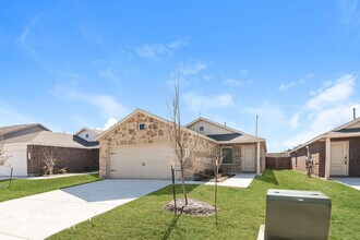 812 Dressage Ln in Aubrey, TX - Foto de edificio - Building Photo