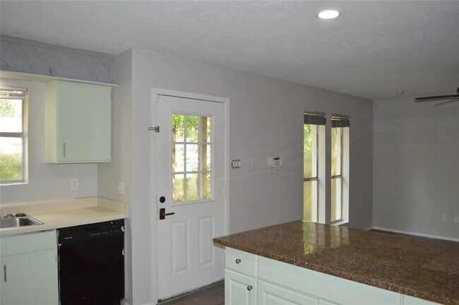 106 E Wavy Oak Cir in Spring, TX - Building Photo - Building Photo