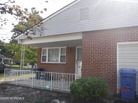 102 Troumaka St in Toms River, NJ - Building Photo