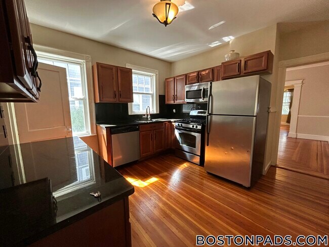 11 Fairfield St in Watertown, MA - Building Photo - Building Photo